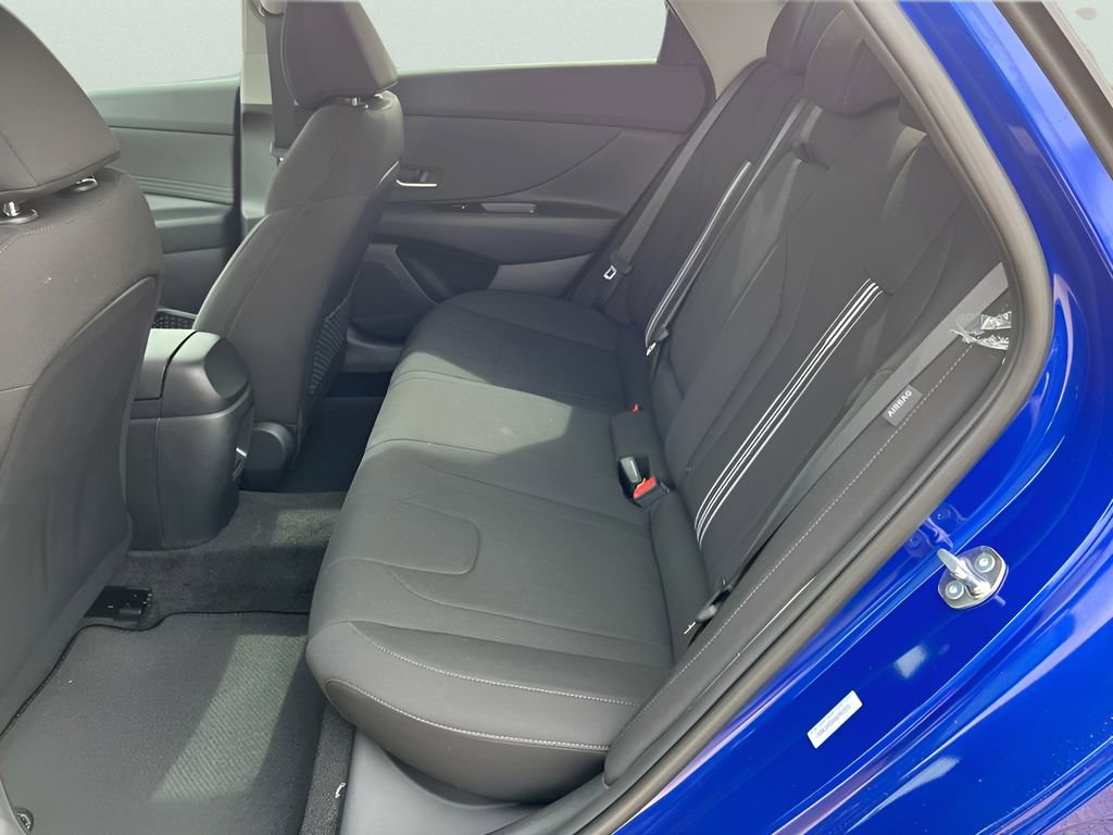 Used 2025 Hyundai Elantra SEL w/ Cargo Package image 18