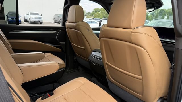 Used 2025 Cadillac Escalade Premium Luxury w/ LPO, Floor Liner Package AWD/4WD image 17