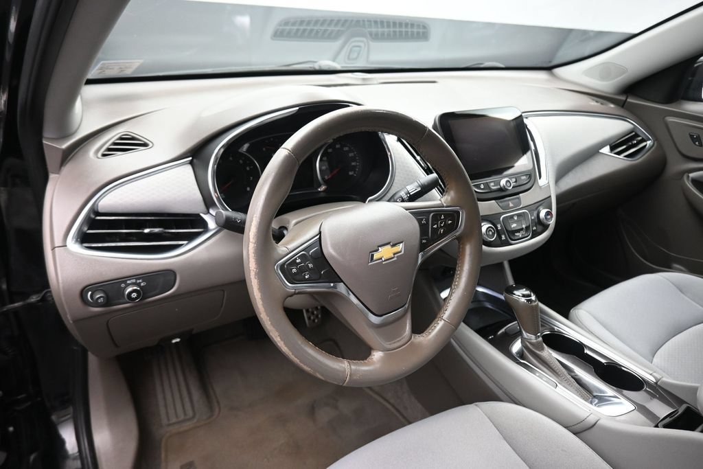 Used 2017 Chevrolet Malibu LT FWD image 13