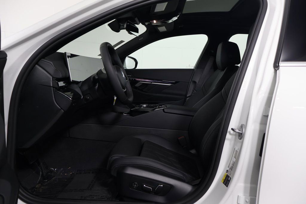 New 2026 BMW i5 eDrive40 w/ Premium Package image 5