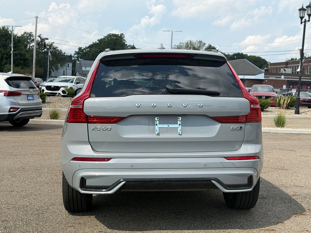 Used 2024 Volvo XC60 B5 Plus w/ Climate Package AWD/4WD image 4
