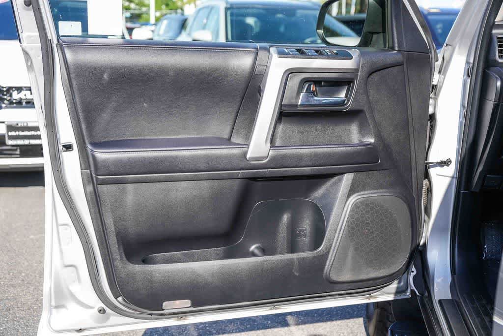 Used 2022 Toyota 4Runner SR5 AWD/4WD image 21