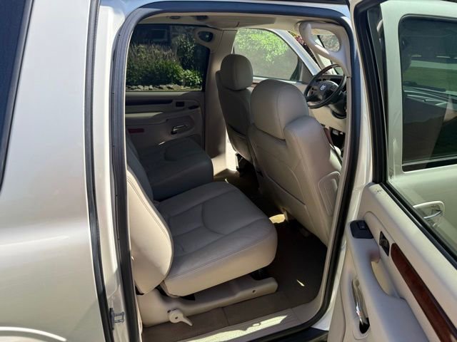 Used 2005 Cadillac Escalade ESV AWD image 18