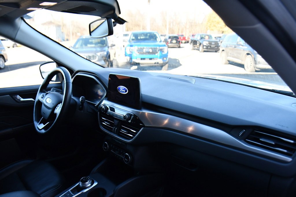 Used 2021 Ford Escape Titanium image 15
