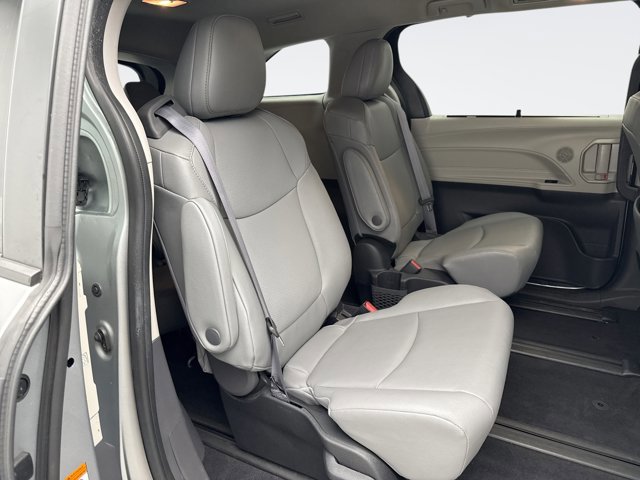 Used 2023 Toyota Sienna XLE image 18