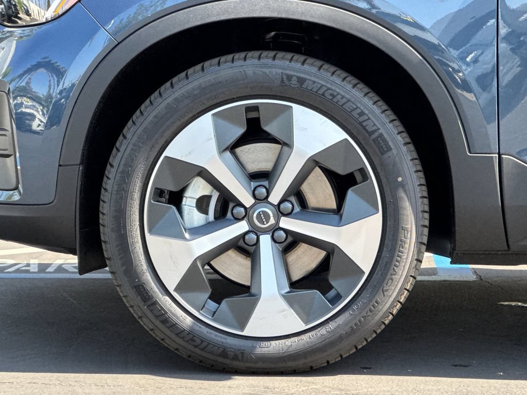 New 2026 Volvo XC40 B5 Core w/ Climate Package AWD/4WD image 25