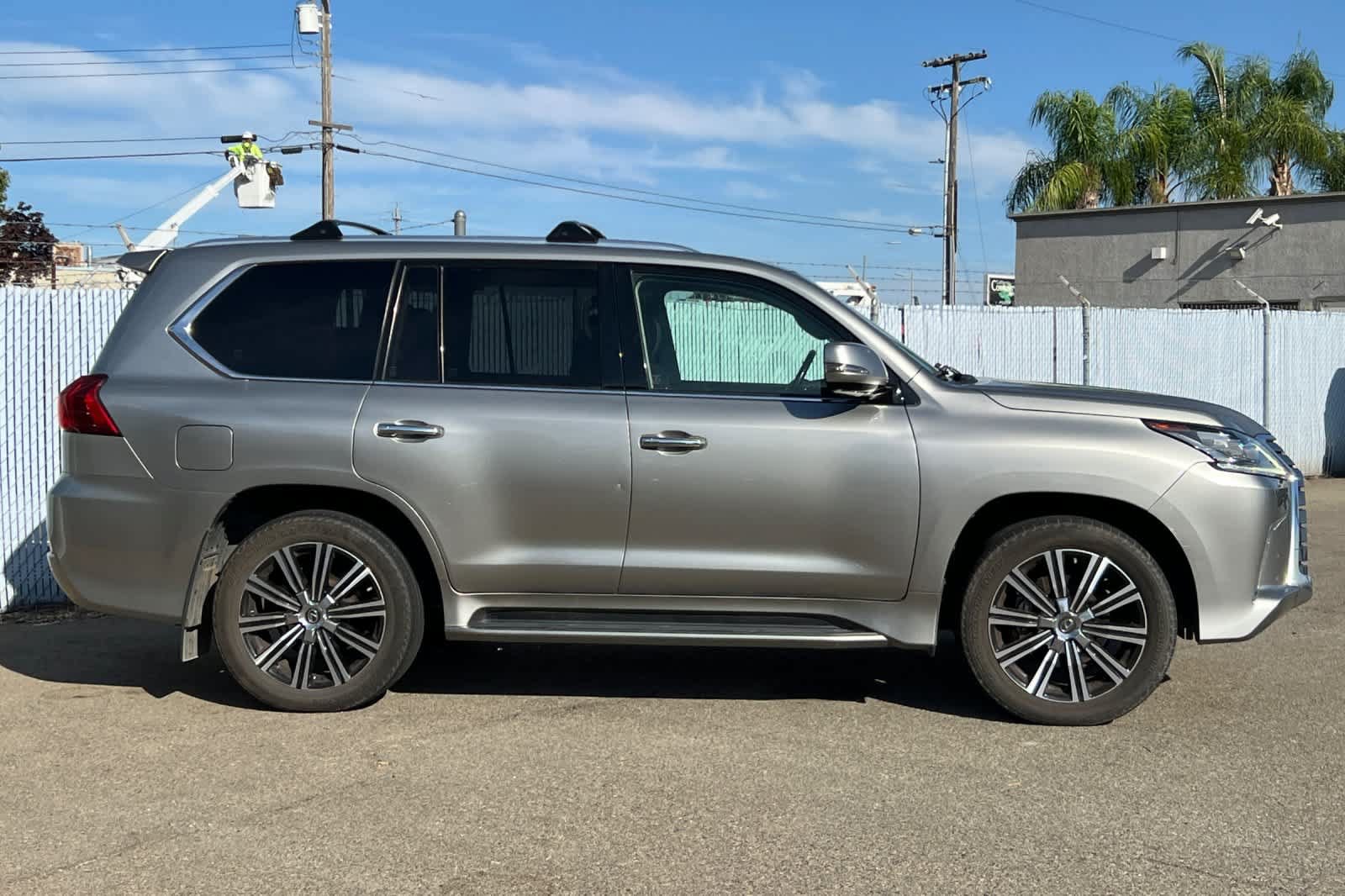 Used 2021 Lexus LX 570 4WD w/ Luxury Package image 6