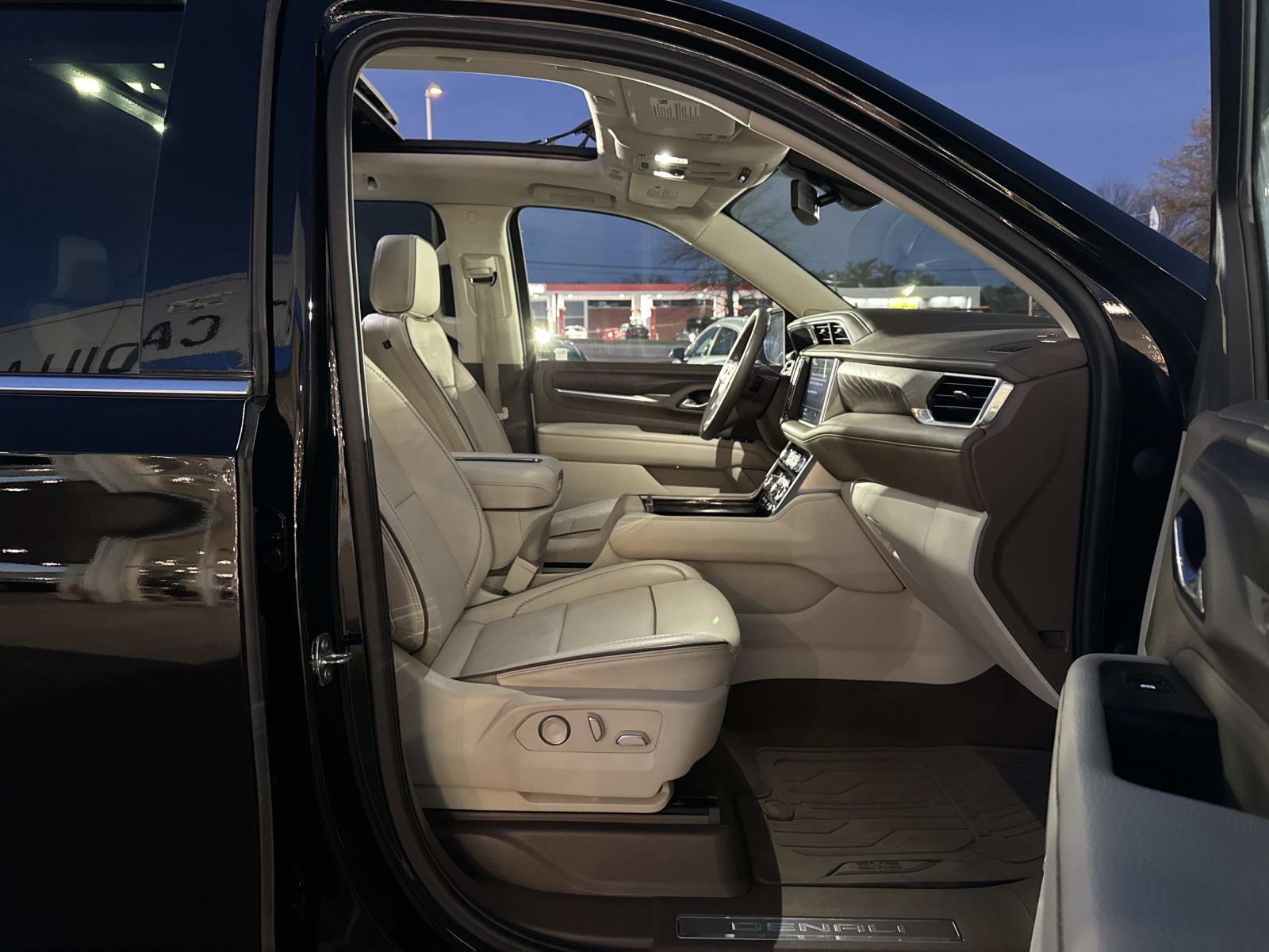 Used 2021 GMC Yukon XL Denali image 23