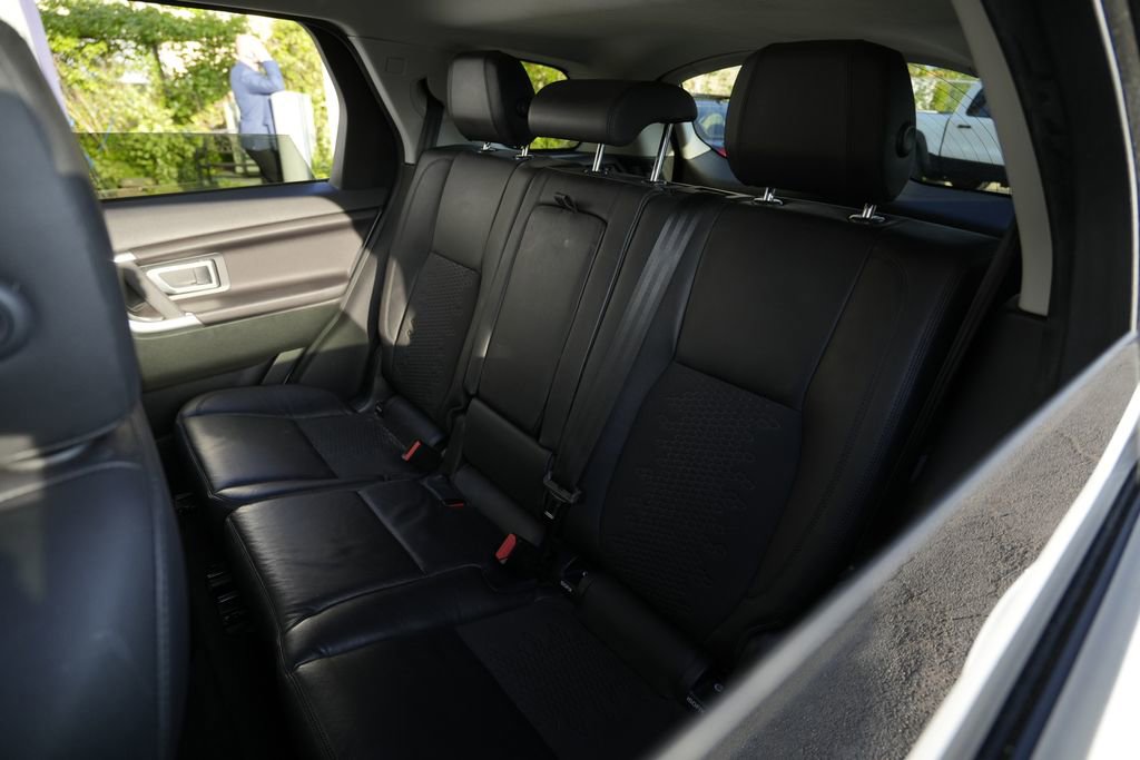 Used 2019 Land Rover Discovery Sport SE AWD/4WD image 20