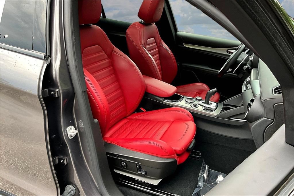 Used 2024 Alfa Romeo Stelvio Veloce AWD/4WD image 31