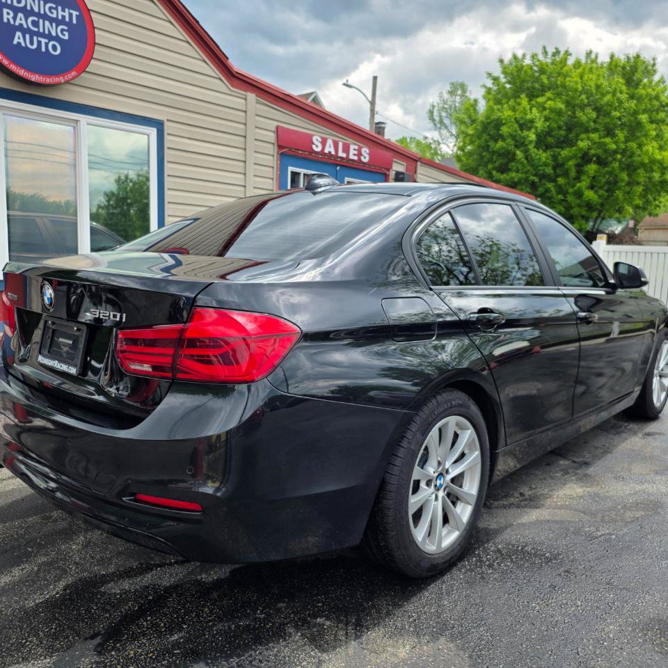 Used 2017 BMW 320i xDrive Sedan AWD/4WD image 9