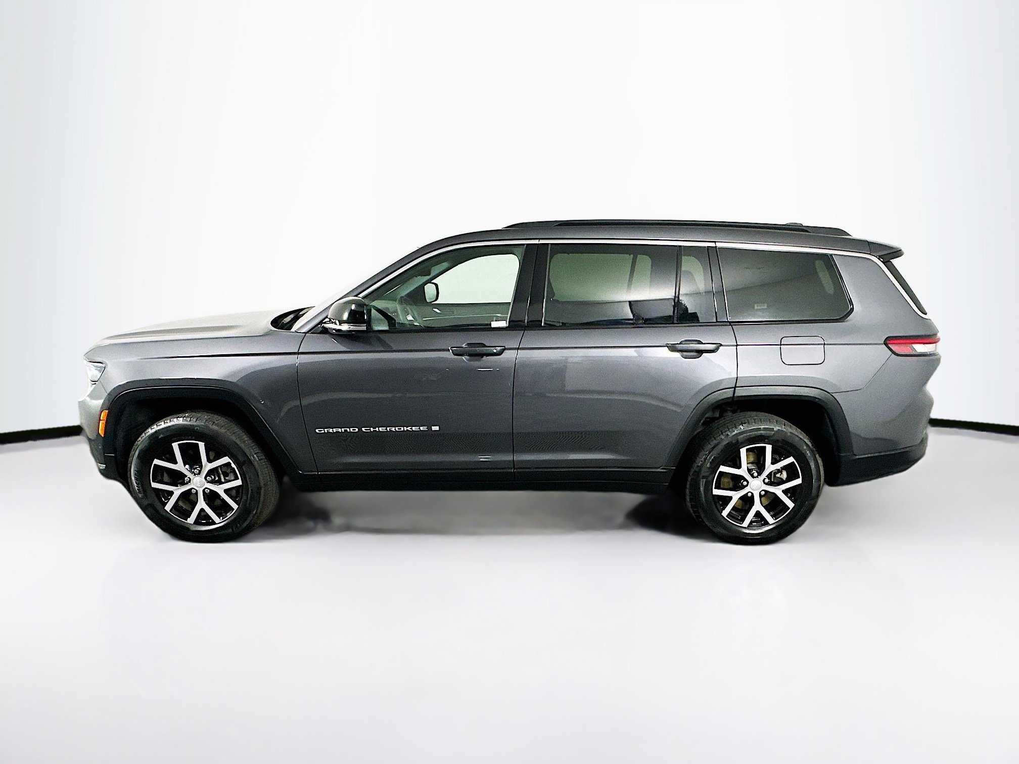 Used 2024 Jeep Grand Cherokee L Limited w/ Luxury Tech Group II image 4