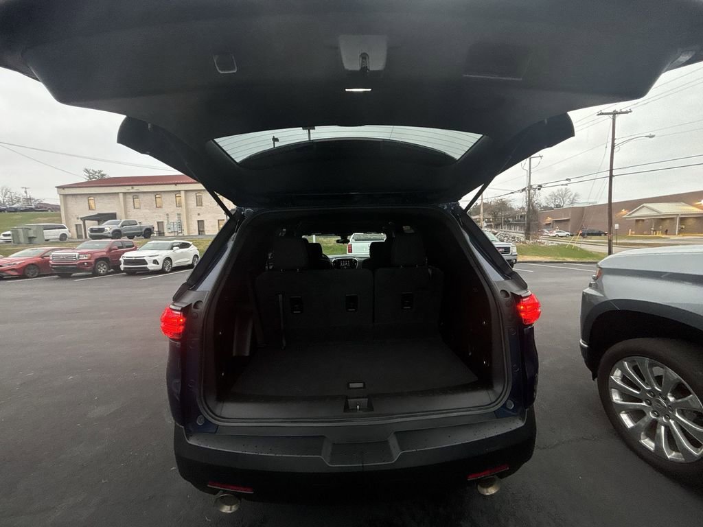 Used 2023 Chevrolet Traverse LT FWD image 29