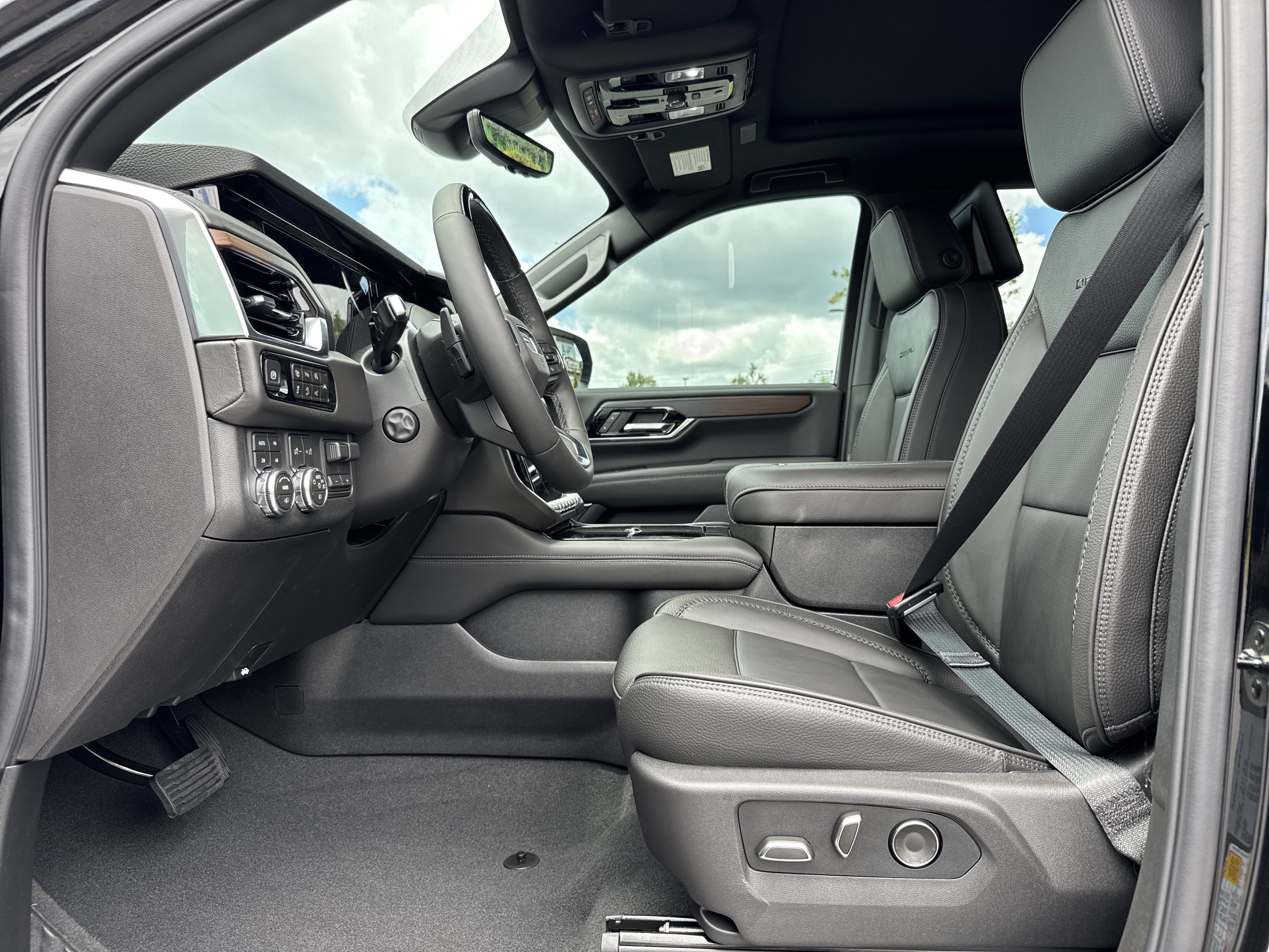 New 2026 GMC Yukon XL Denali w/ Denali Reserve Package AWD/4WD image 17