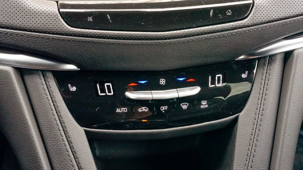 Certified 2025 Cadillac XT6 Luxury image 32