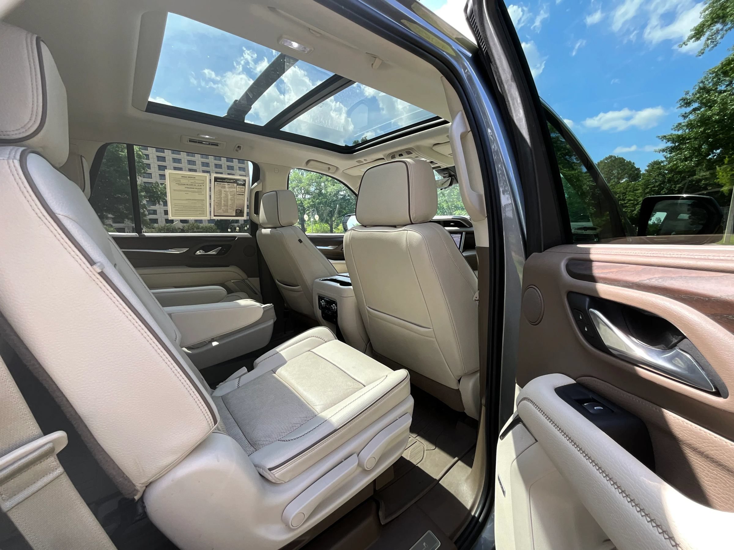 Used 2021 GMC Yukon Denali w/ Denali Premium Package AWD/4WD image 17