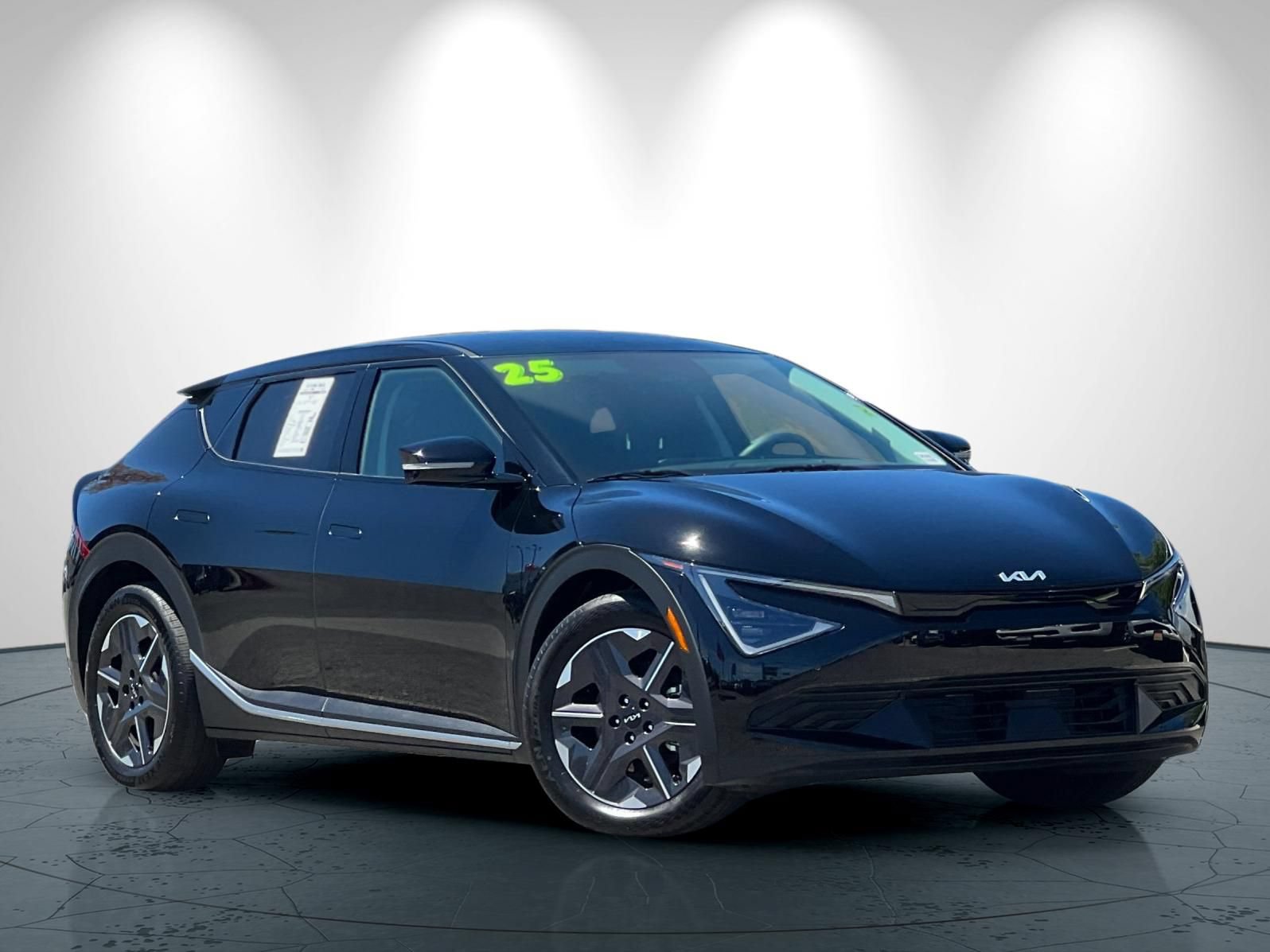 Used 2025 Kia EV6 Light RWD image 2