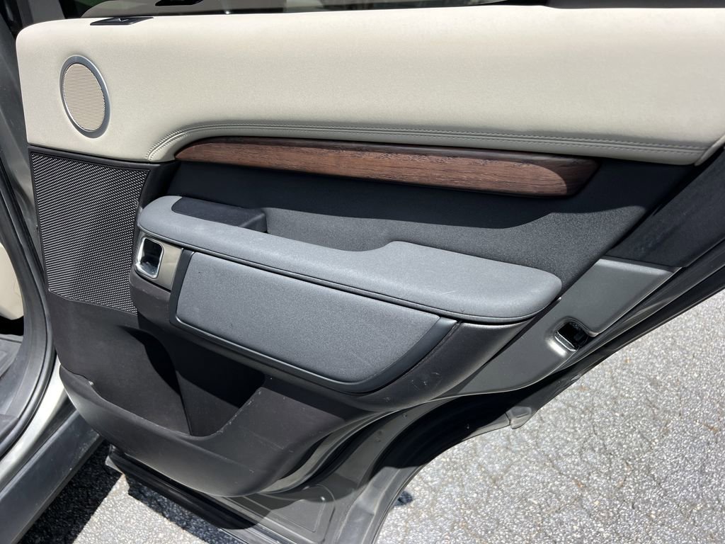 Used 2018 Land Rover Discovery HSE AWD/4WD image 11