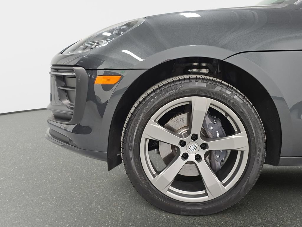 Certified 2025 Porsche Macan AWD/4WD image 10