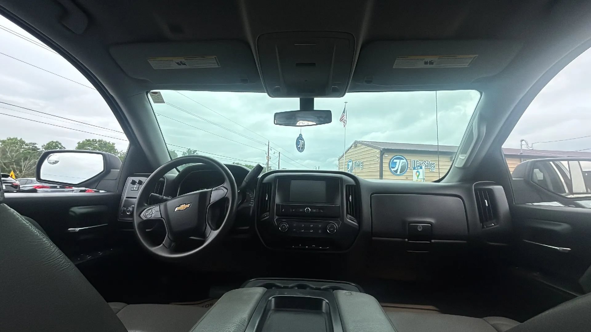 Used 2017 Chevrolet Silverado 1500 Custom w/ Custom Convenience Package AWD/4WD image 2