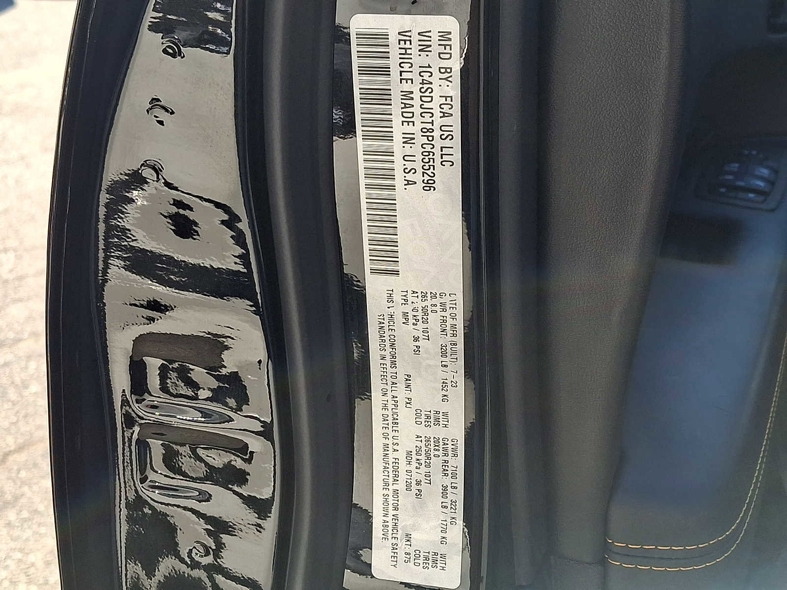 Used 2023 Dodge Durango R/T w/ Hemi Orange Plus Package image 31