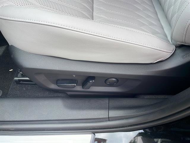 New 2025 Mitsubishi Outlander AWD image 17