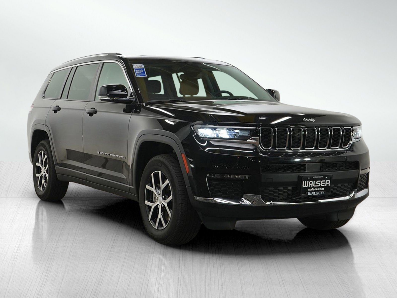 Used 2024 Jeep Grand Cherokee L Limited AWD/4WD image 7