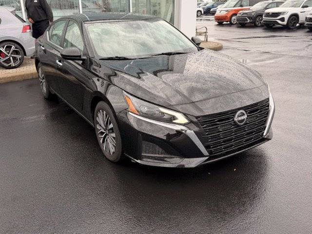 Used 2025 Nissan Altima 2.5 SV FWD image 13