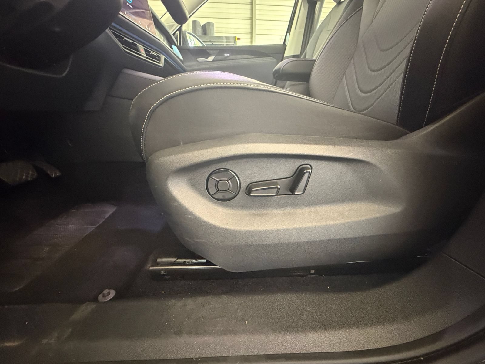 Used 2026 Volkswagen Tiguan SE AWD/4WD image 21