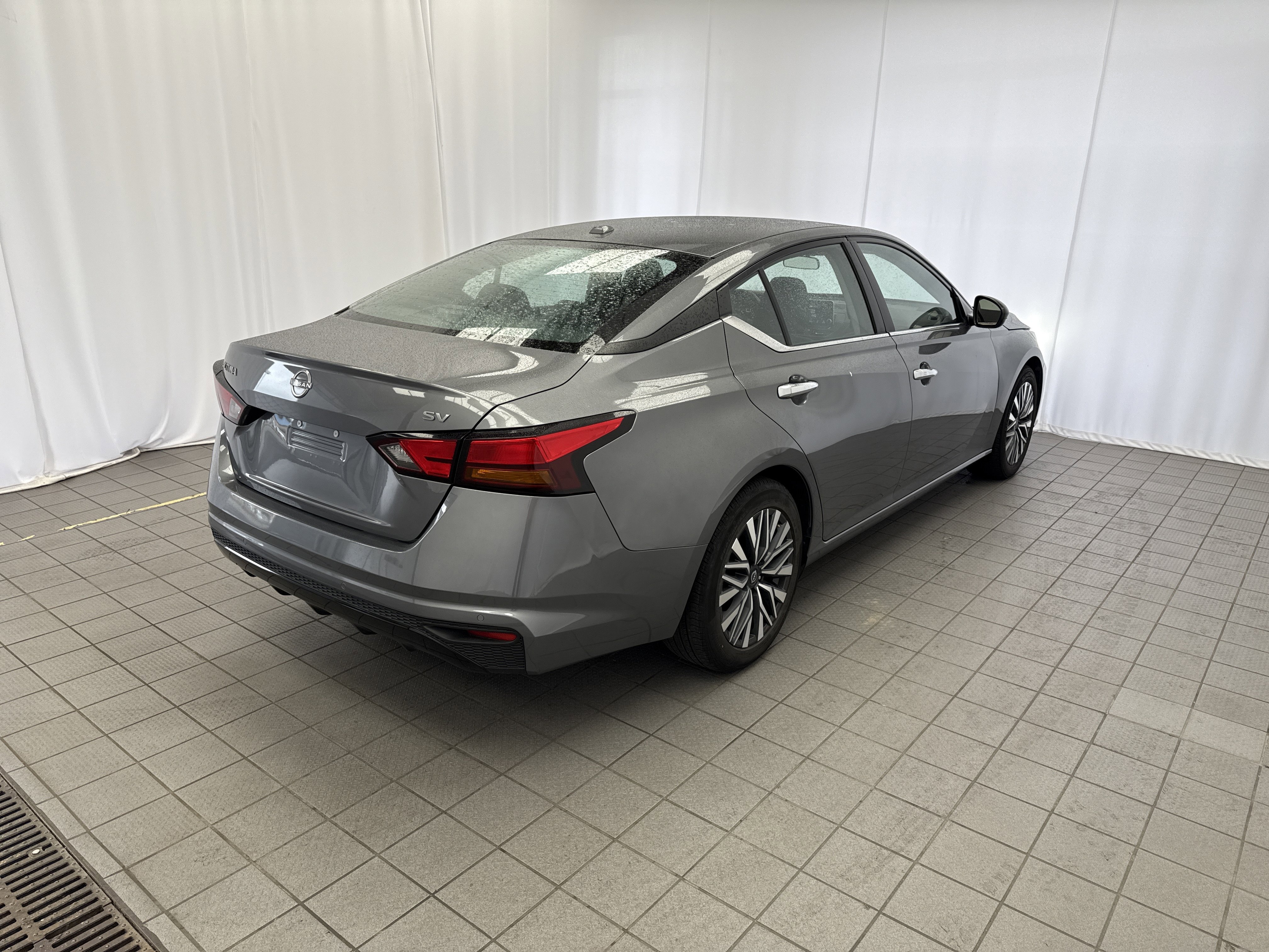 Used 2024 Nissan Altima 2.5 SV image 4