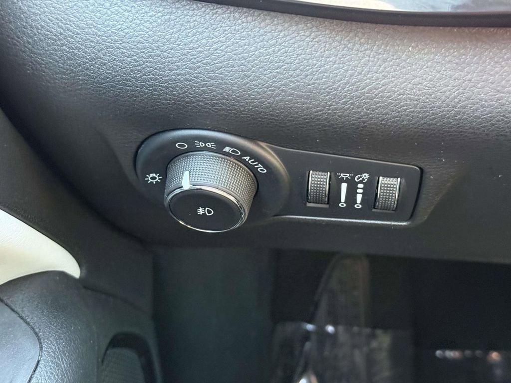 Used 2024 Jeep Compass Limited AWD/4WD image 26