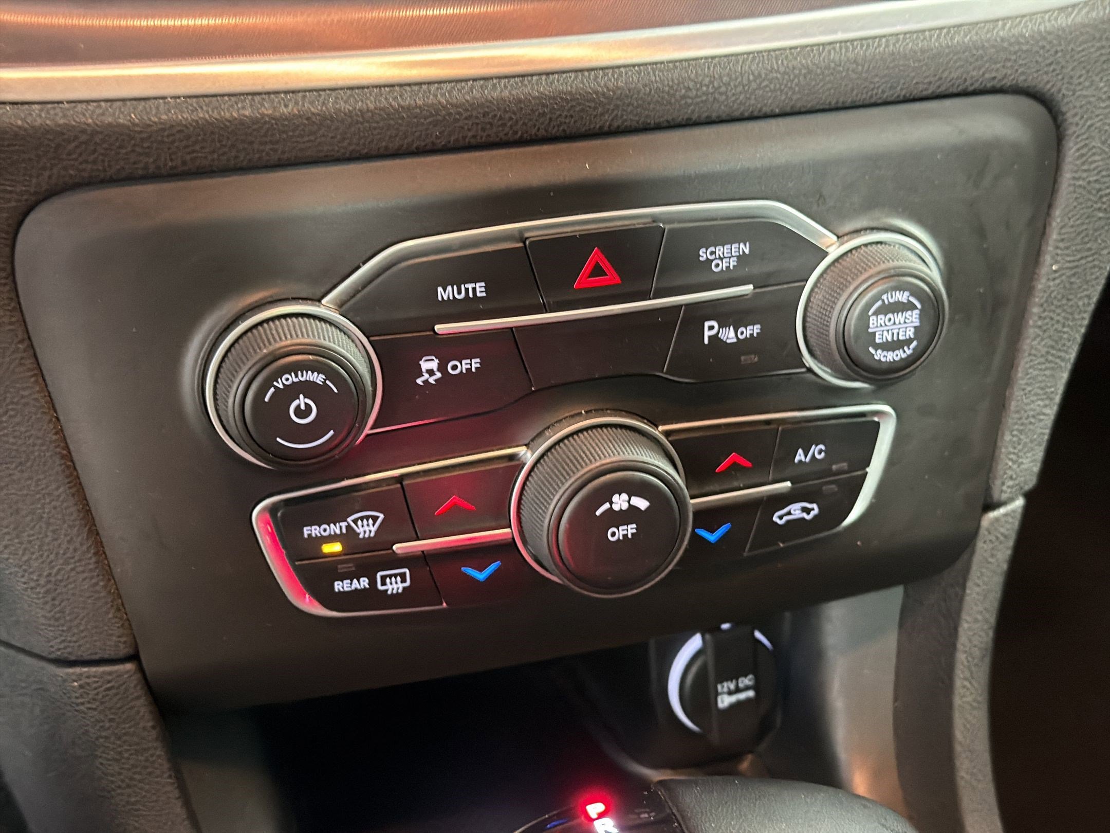 Used 2022 Dodge Charger SXT w/ Blacktop Package image 17