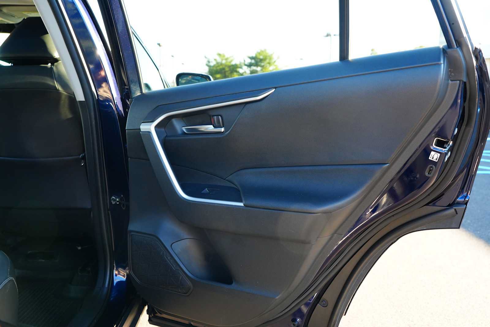 Used 2021 Toyota RAV4 XLE Premium AWD/4WD image 32