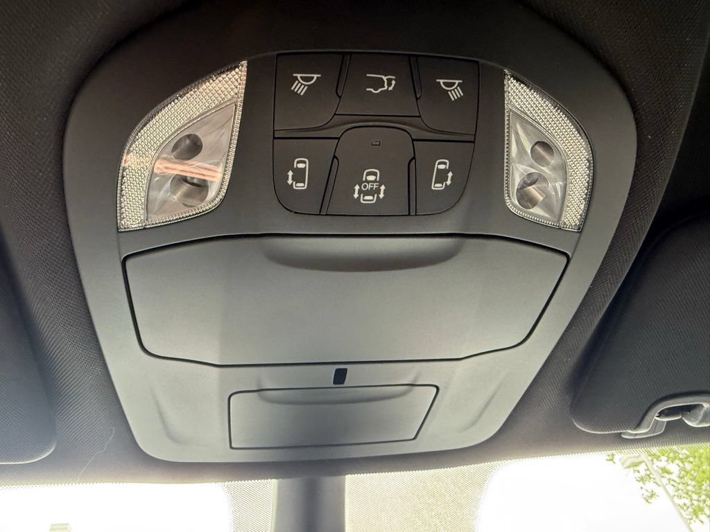 New 2027 Chrysler Pacifica Select FWD image 29