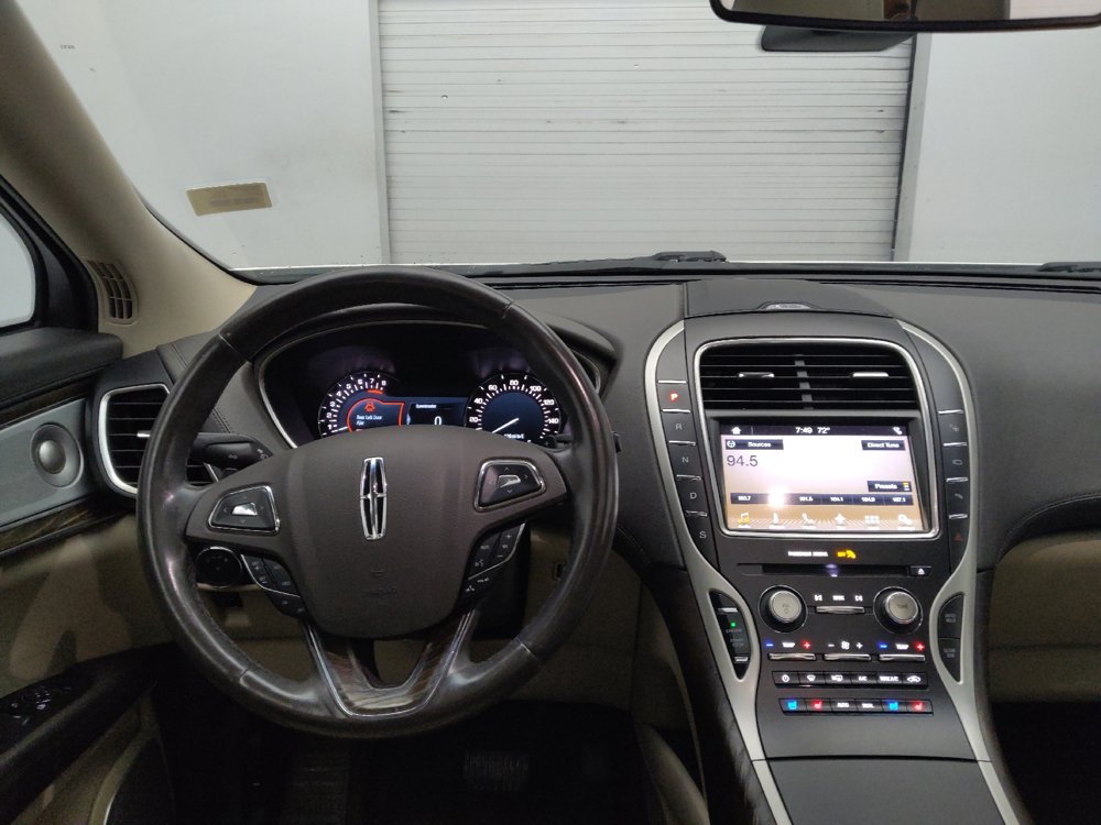 Used 2017 Lincoln MKX Reserve w/ Luxury Package FWD image 22