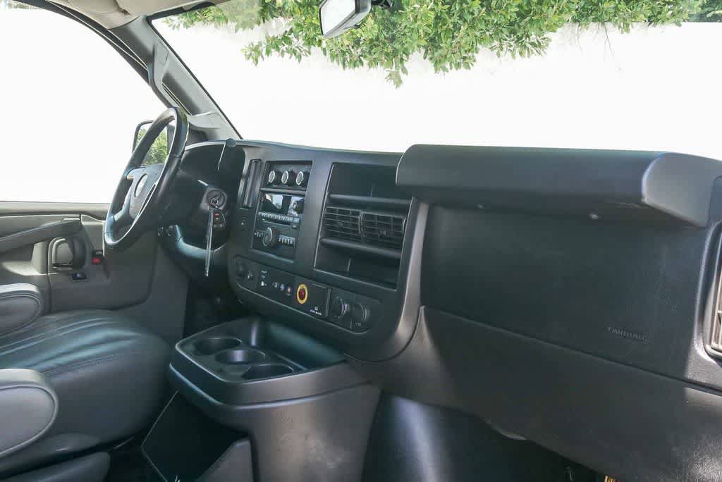 Used 2018 Chevrolet Express 2500 w/ Driver Convenience Package image 11
