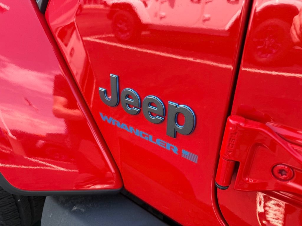 Used 2025 Jeep Wrangler Unlimited Sahara AWD/4WD image 13