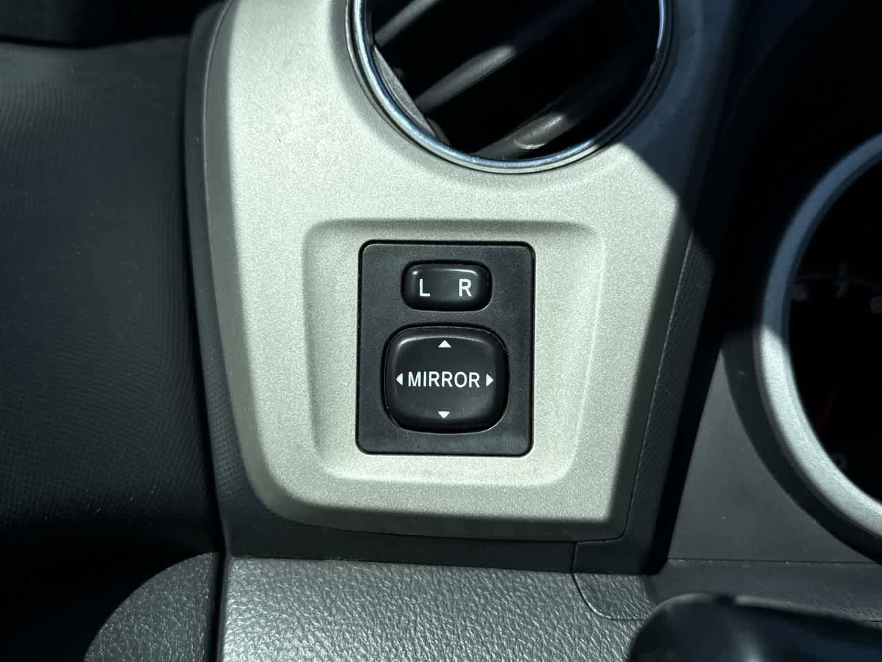 Used 2011 Toyota Matrix S image 20
