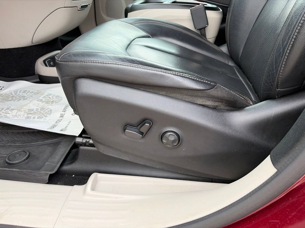 Used 2018 Chrysler Pacifica Touring-L Plus FWD image 21