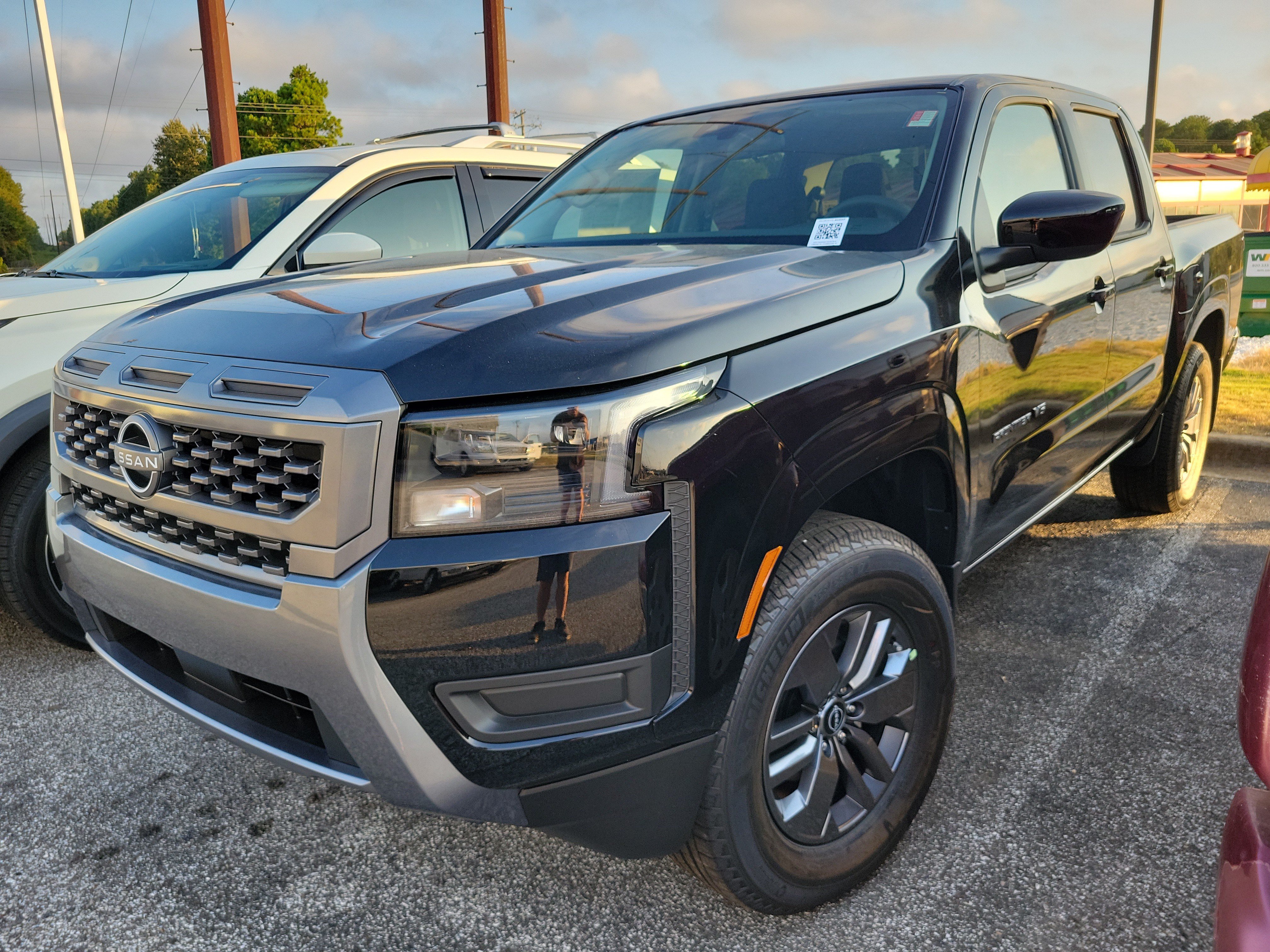 New 2027 Nissan Frontier SV w/ SV Convenience Package RWD image 3