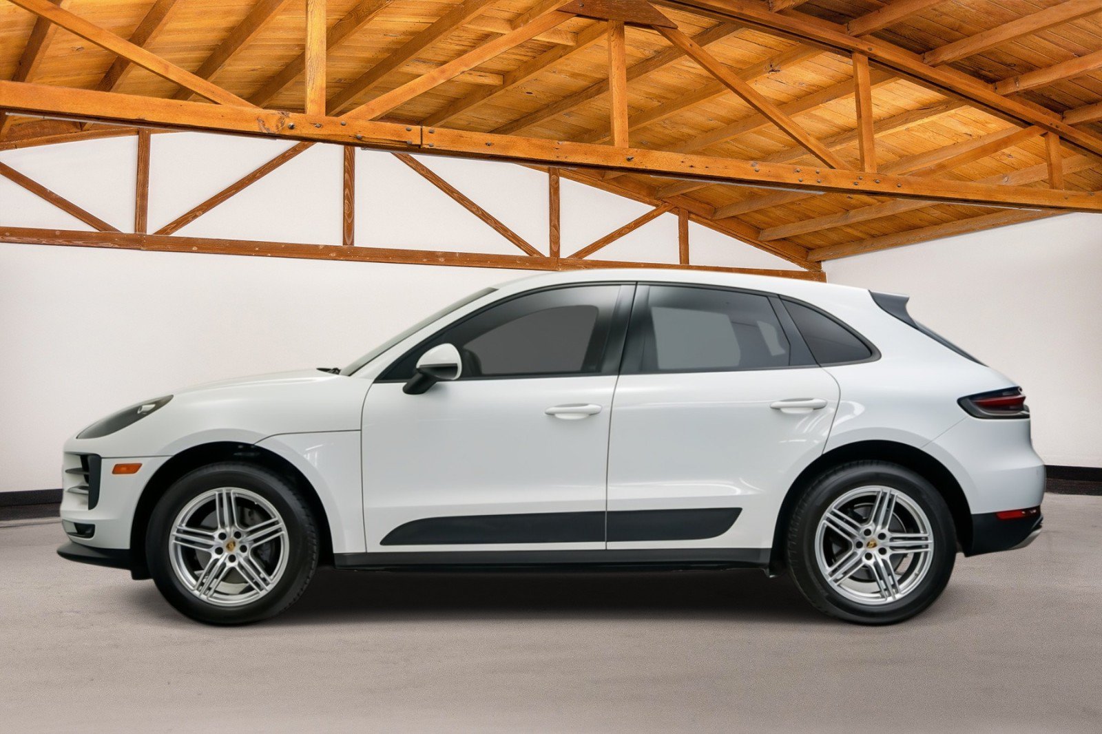 Used 2019 Porsche Macan AWD/4WD image 2