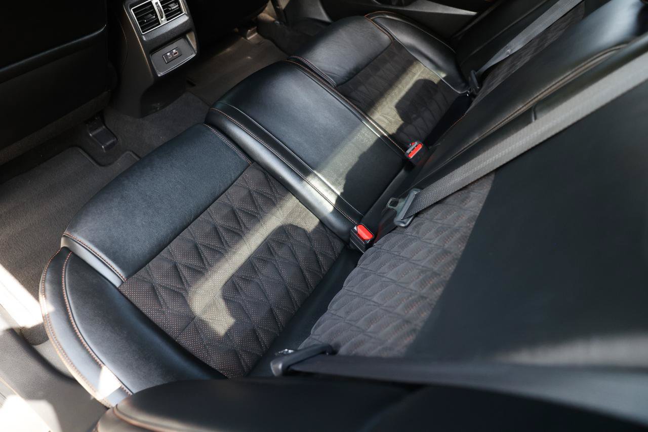 Used 2023 Nissan Maxima SR w/ Sport Mat Group FWD image 12