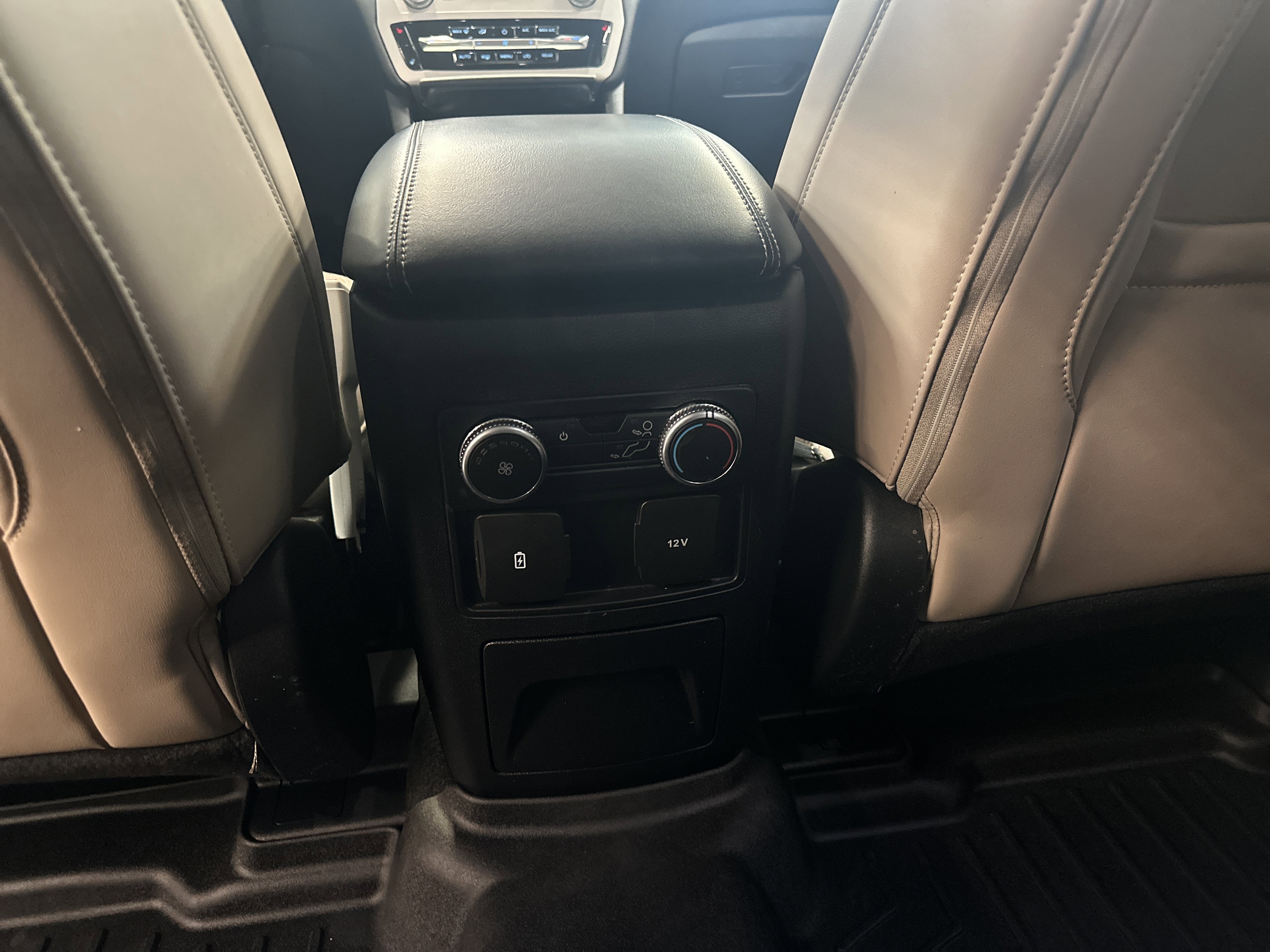 Used 2023 Ford Explorer XLT w/ Equipment Group 202A image 28