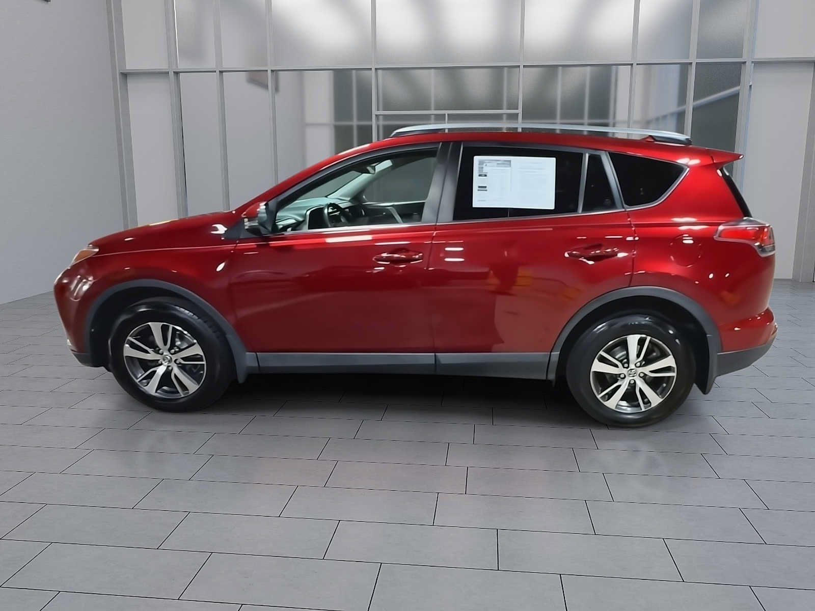 Used 2018 Toyota RAV4 XLE w/ Plus Extra Value Package AWD/4WD image 4