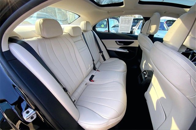 Used 2025 Mercedes-Benz E 350 4MATIC Sedan image 16