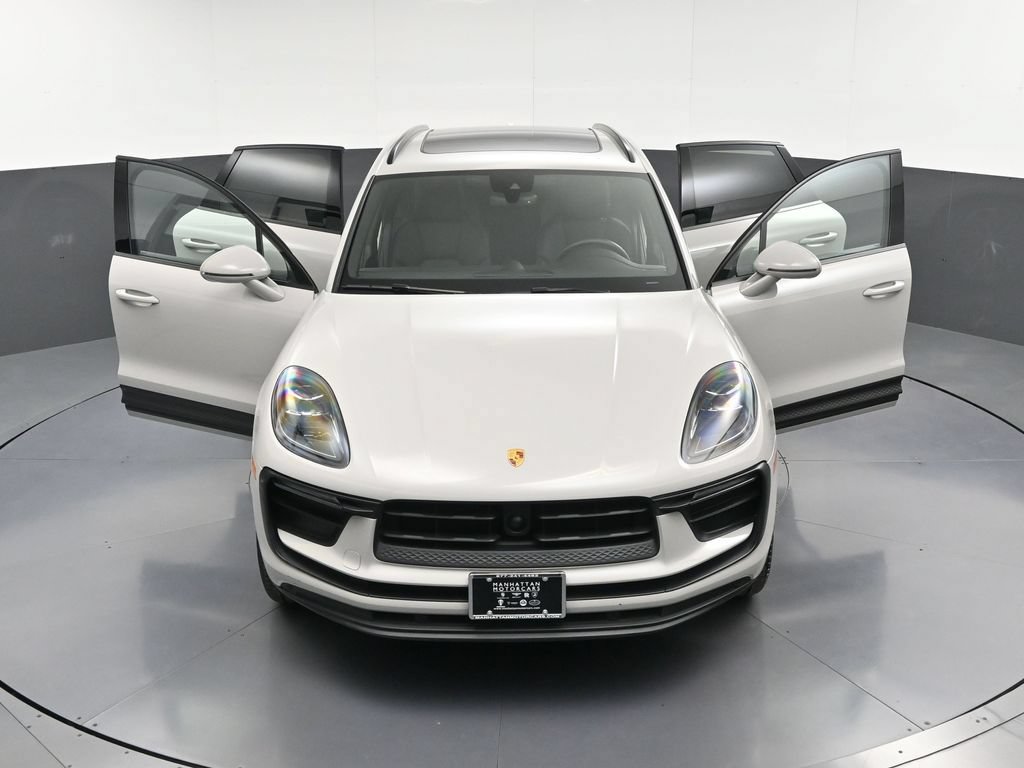 Certified 2023 Porsche Macan Turbo AWD/4WD image 32