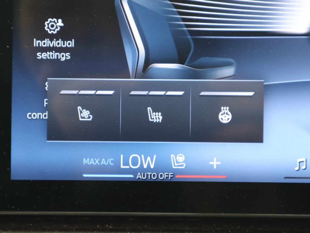Used 2025 BMW X7 xDrive40i AWD/4WD image 38