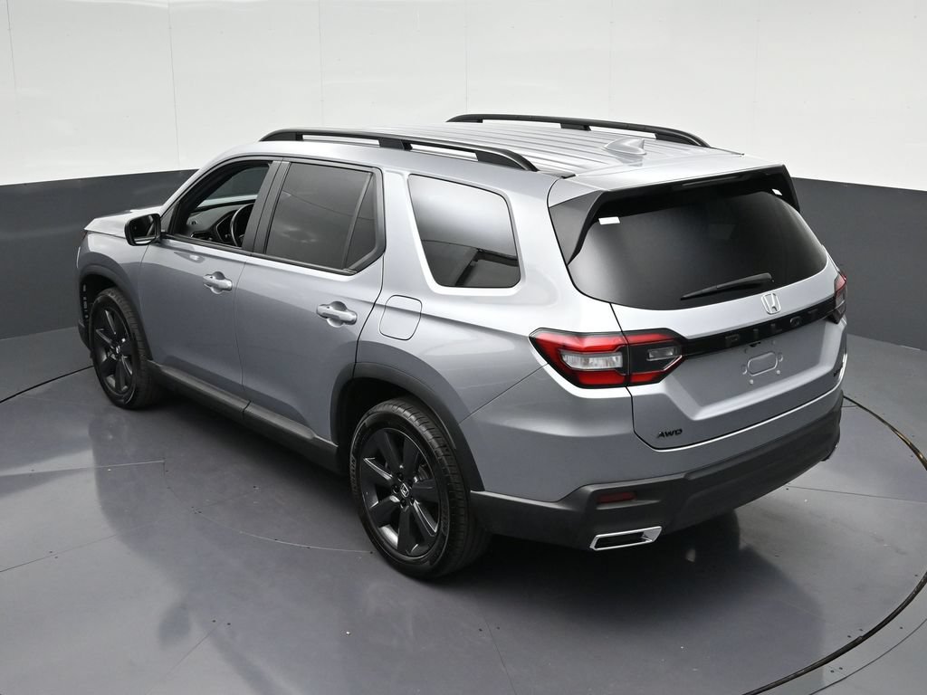 Used 2025 Honda Pilot Sport image 17