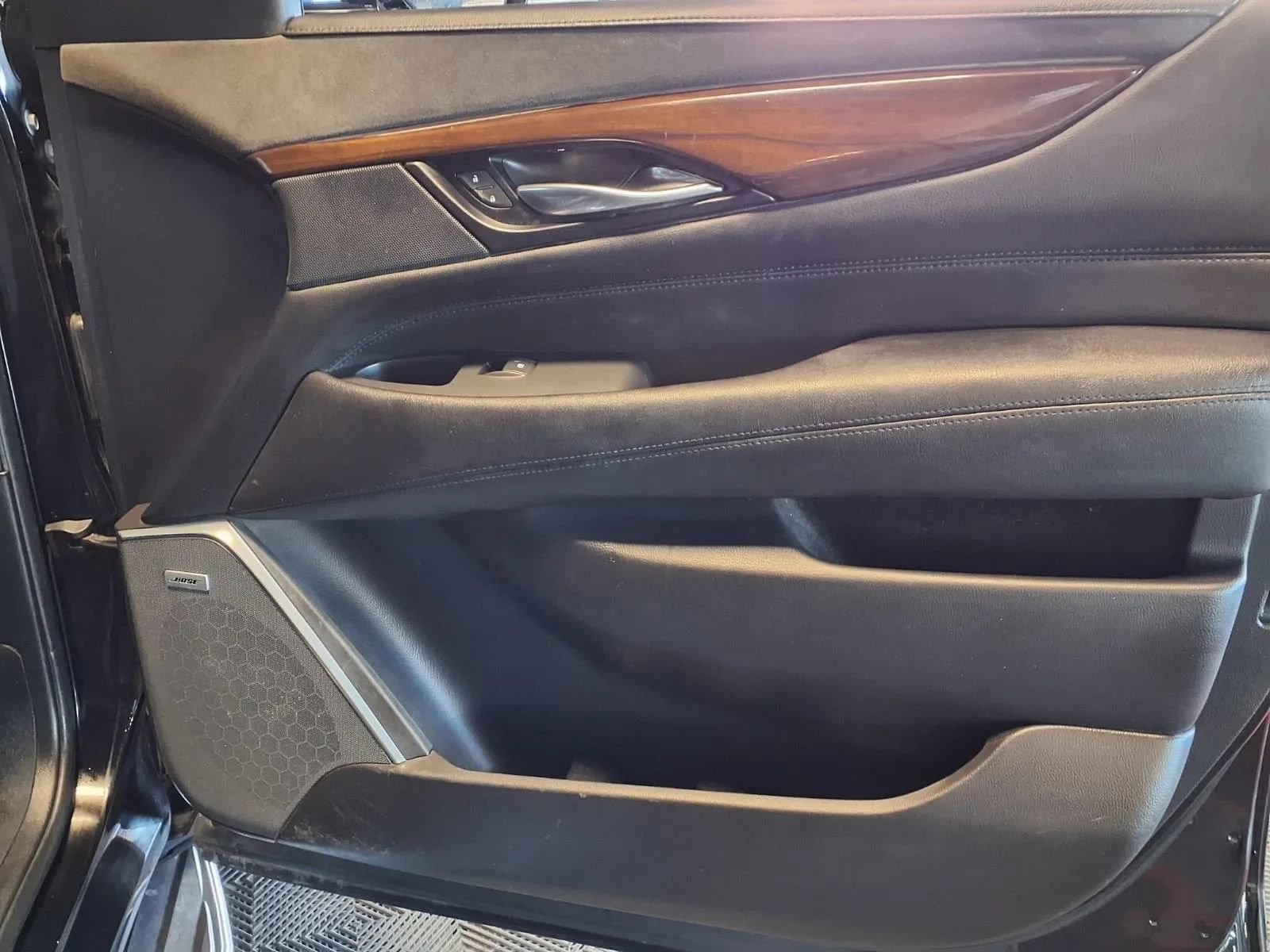 Used 2020 Cadillac Escalade Luxury image 15