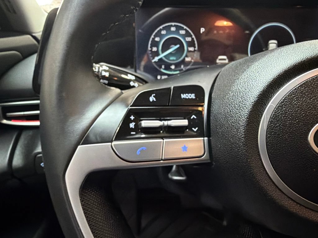 Used 2025 Hyundai Elantra SEL FWD image 17
